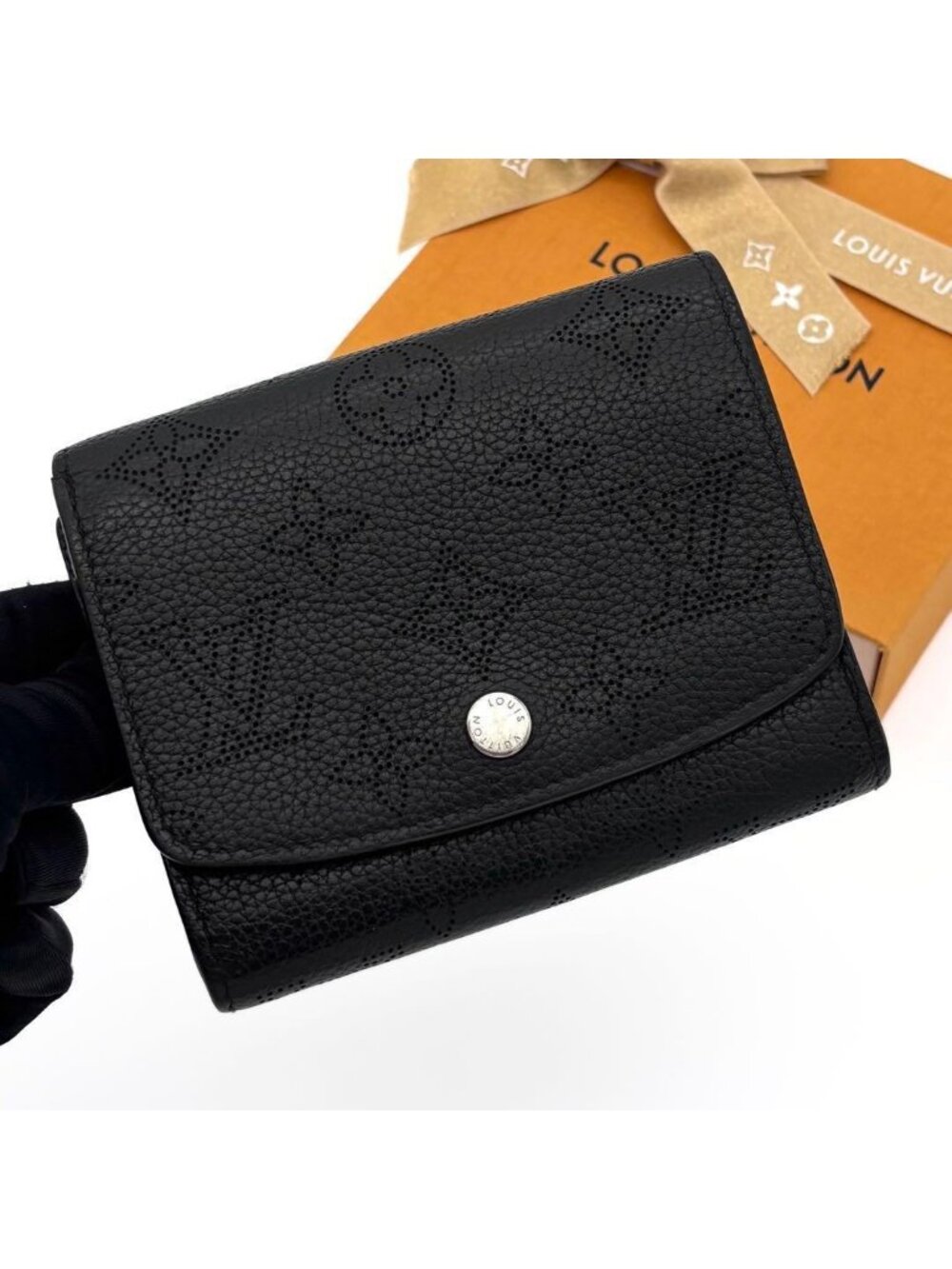 Louis Vuitton Mahina Portefeuille Iris Compact Noir Wallet